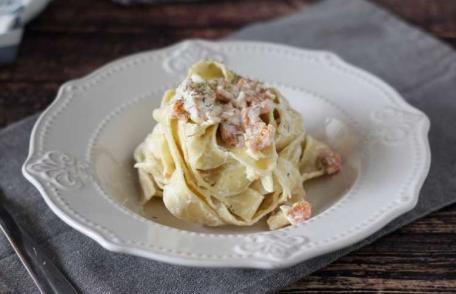 Paste cremoase cu somon afumat