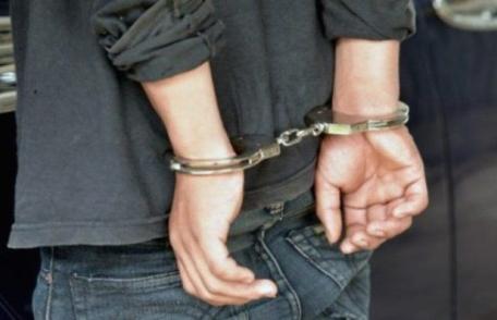 Tânărul de 19 ani fără permis, care a plecat la plimbare cu mașina părinților, a fost reținut