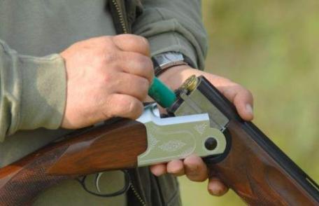 Braconaj cinegetic şi uz de armă letală fără drept