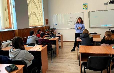 Poliţiştii botoşăneni alături de elevi pentru promovarea siguranței 