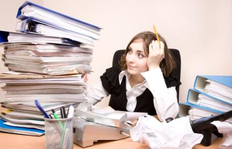 Dosarul cu şină dispare din instuţiile publice. Se introduce plata cu cardul şi copierea gratuită a documentelor