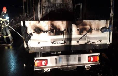 Început de zi cu ghinion pentru un șofer care transporta ornamente de Crăciun