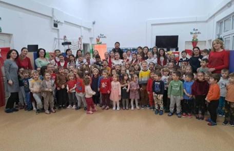 Nașterea Domnului vestită prin colind de elevii Școlii Gimnaziale „Mihail Sadoveanu” Dumbrăvița, Botoșani