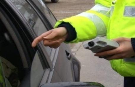 Tânăr de 21 de ani reținut după ce s-a urcat la volan cu o alcoolemie record
