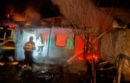 Au rămas fără casă în prima zi de Crăciun. Dramă pentru o familie cu cinci copii și bunica lor - FOTO