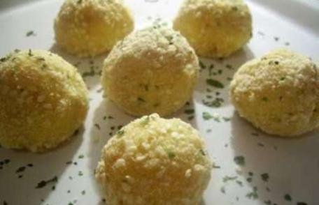 Bulgărași de cartofi cu brânză