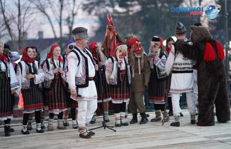 Vlăstarele lui Enescu – Evoluția Formațiilor de Datini și Obiceiuri din 31 decembrie 2022 - VIDEO/FOTO