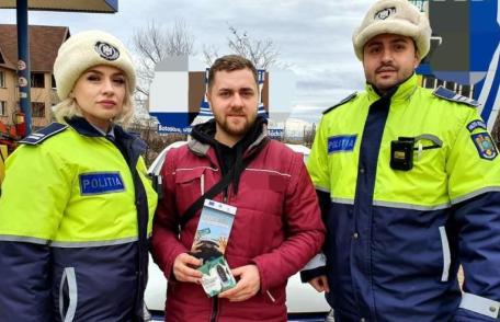 Polițiștii botoșăneni au oferit șoferilor căști de tip „hands-free” în cadrul acțiunii „Pierzi atenția, pierzi controlul!” - FOTO