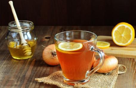 Ceapa, leacul bun în răceală, dar şi în boli grave. Află cum să o consumi!