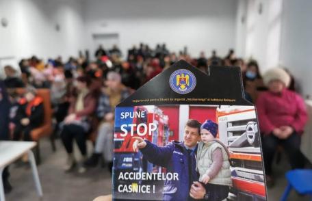 Pompierii botoșăneni au predat, la Havârna, lecția siguranței copiilor în propriul cămin - FOTO