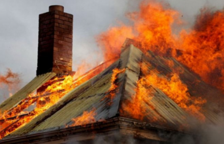 Două case afectate de incendii în ultimele 24 de ore