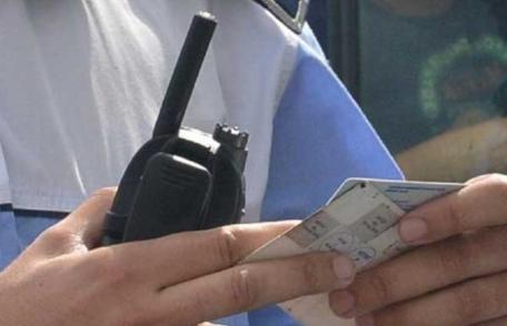 Pericol public! Tânăr cu permis fals și fără RCA prins de polițiști