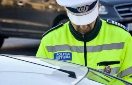 Tânăr cercetat după ce a fost prins la volanul unei mașini neînmatriculate