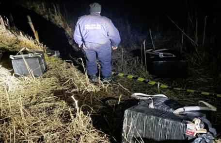 Ţigarete de contrabandă în valoare de 50.000 de lei abandonate pe malul Prutului - FOTO