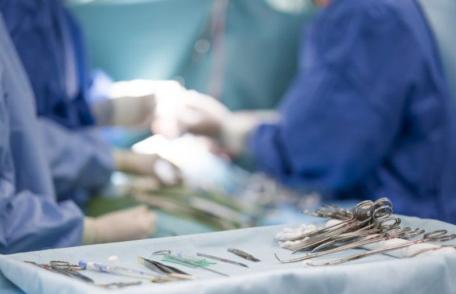 Medicii din Iași i-au reimplantat gamba adolescentului accidentat de tren la Vatra Dornei