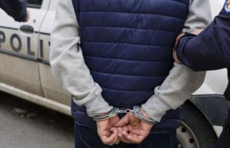 Tânăr reținut după ce a fost descoperit conducând o mașină neînmatriculată fără a deține permis