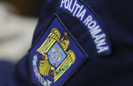 Bărbat prins de polițiști în timp ce vindea mărfuri contrafăcute în parcarea unui supermarket din Botoșani