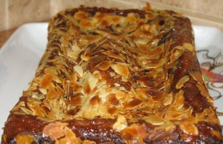 Chec cu miere și migdale crocante