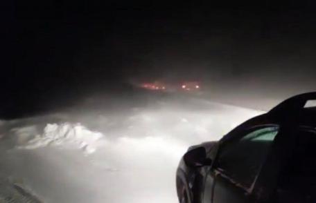 Drumuri închise din cauza viscolului. Pe E85 nu se mai circulă de la miezul nopții