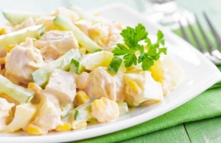 Salată cu ananas și carne