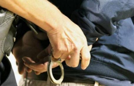 La doar 18 ani, arestat preventiv pentru tâlhărie