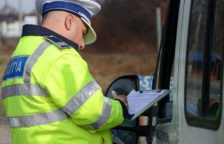 Șofer AMENDAT după ce a fost prins în mașină cu 6 persoane luate la „IA-MĂ, NENE”