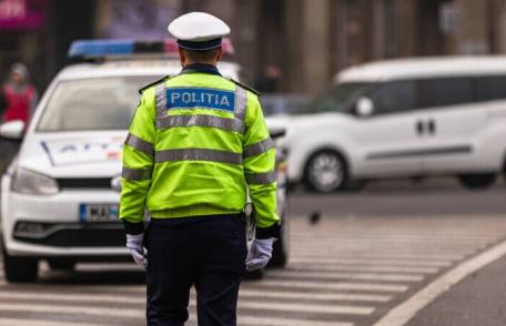 Sancționat de polițiști după ce a fost depistat în timp ce transporta persoane în regim taxi