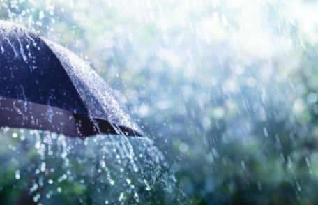 Noi avertizări meteo de la ANM. Ce zone sunt vizate de vijelii şi ploi abundente