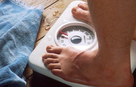 Motive pentru care te îngrași oricât de puțin ai mânca