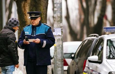 Absenţi nemotivat. Trei elevi prinşi de poliţişti în timp ce chiuleau de la cursuri