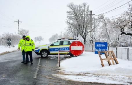 Update ora 17:00: Trei drumuri naționale și 21 județene din Botoșani închise din cauza zăpezii și viscolului. Vezi lista lor!