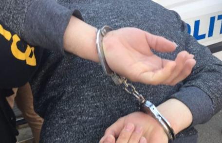 Doi bărbați reținuți după ce s-au bătut în plină stradă