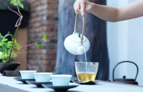 Ceaiul care luptă cu herpesul