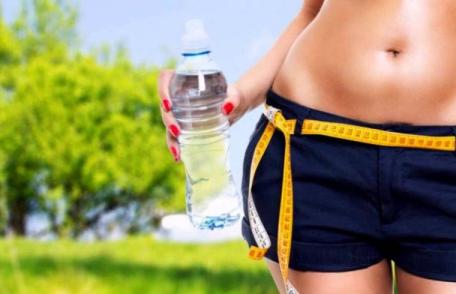 Cum te ajută apa să slăbeşti