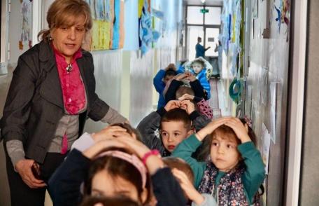 Exercițiu de evacuare la Seminarul Teologic Liceal Ortodox „Sfântul Gheorghe” Botoșani - FOTO