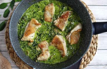 Pui cu spanac și ciuperci și sos cremos