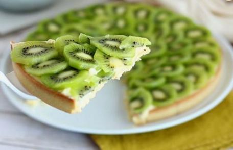 Tartă cu kiwi