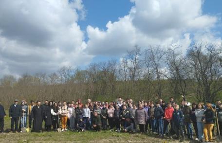 „Săptămâna verde” la Liceul Teoretic „Anastasie Bașotă”: Natura înseamnă viață. Fii responsabil! - FOTO