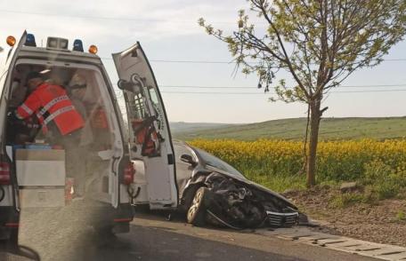 Două persoane ajunse la spital în urma unui accident produs în comuna Stăuceni - FOTO