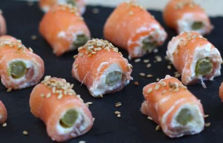 Rulouri cu somon și brânză