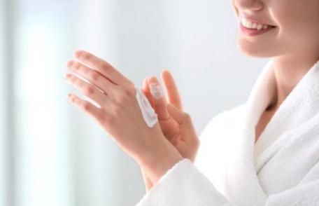 Cum se face îngrijirea corectă a mâinilor