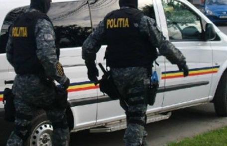 Percheziții domiciliare la o persoană bănuită de fals în înscrisuri medicale și în evidență contabilă