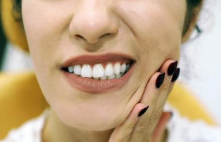 De ce dor uneori dinții sănătoși