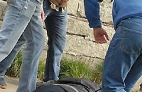 Administratorul unei săli de bowling salvat de jandarmi din pumnii unor scandalagii