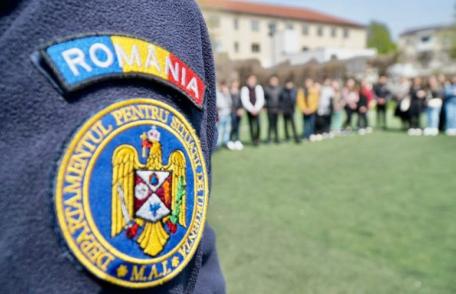 Polițiștii au fost în vizită la elevii din Dobârceni