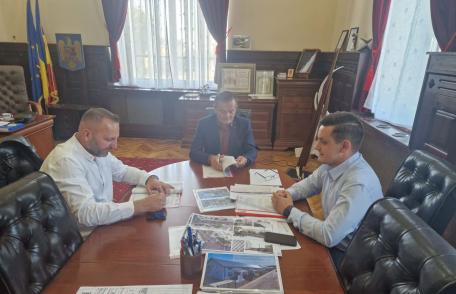 Au fost semnate contractele pentru lucrări de extindere rețele de apă și canalizare menajeră în Dealu Mare, Satu Nou și Loturi Enescu