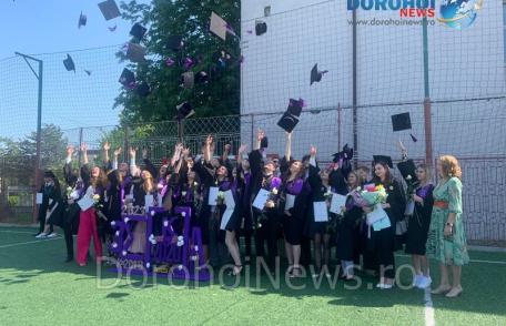 „Timp, încotro mergi?” - Emoțiile ultimului clopoțel pentru promoția 2023 a Liceului „Regina Maria” Dorohoi – FOTO