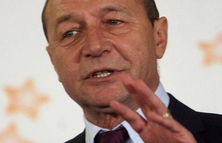 Traian Băsescu vrea organizarea României în 8 sau 12 judeţe până la sfârşitul anului