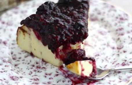 Cheesecake cu lapte condensat și gem