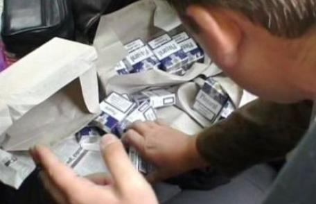 Ţigări de contrabandă transportate cu autobuzul
